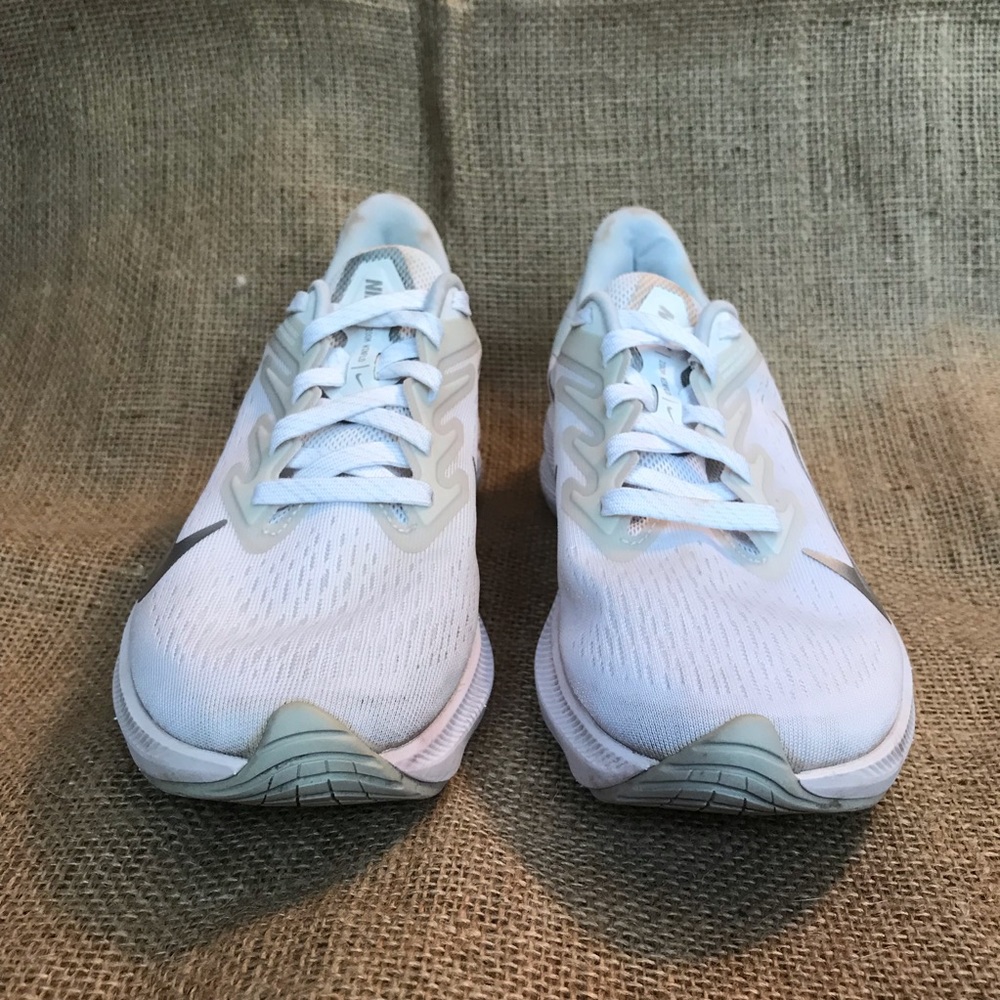 Nike Women’s Zoom Winflo White Silver Size 6 - Picture 3 of 10